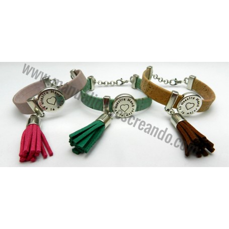 Pulsera Mama montada con cadena y cordón de Cuero con Corazón de Swarovski y flecos. Puedes elegir colores y piezas.