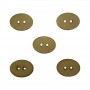 Botón ovalado de madera natural con dos agujeros, pieza elíptica para costura y etiquetas de ropa.